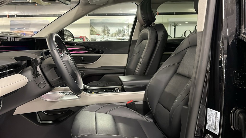 Used 2025 Lincoln Nautilus Premier w/ Equipment Group 102A image 13