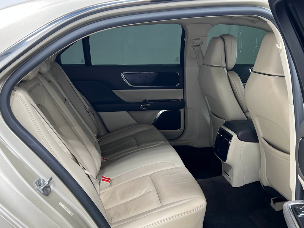 Used 2017 Lincoln Continental Select w/ Climate Package FWD image 33