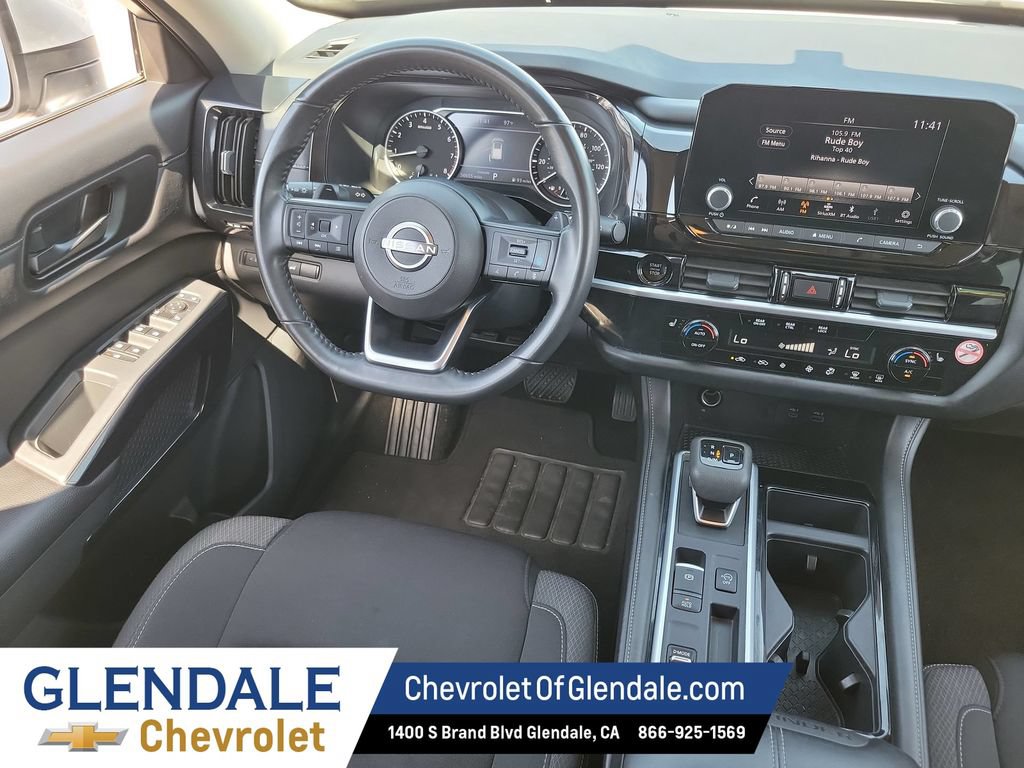 Used 2025 Nissan Pathfinder SV FWD image 23
