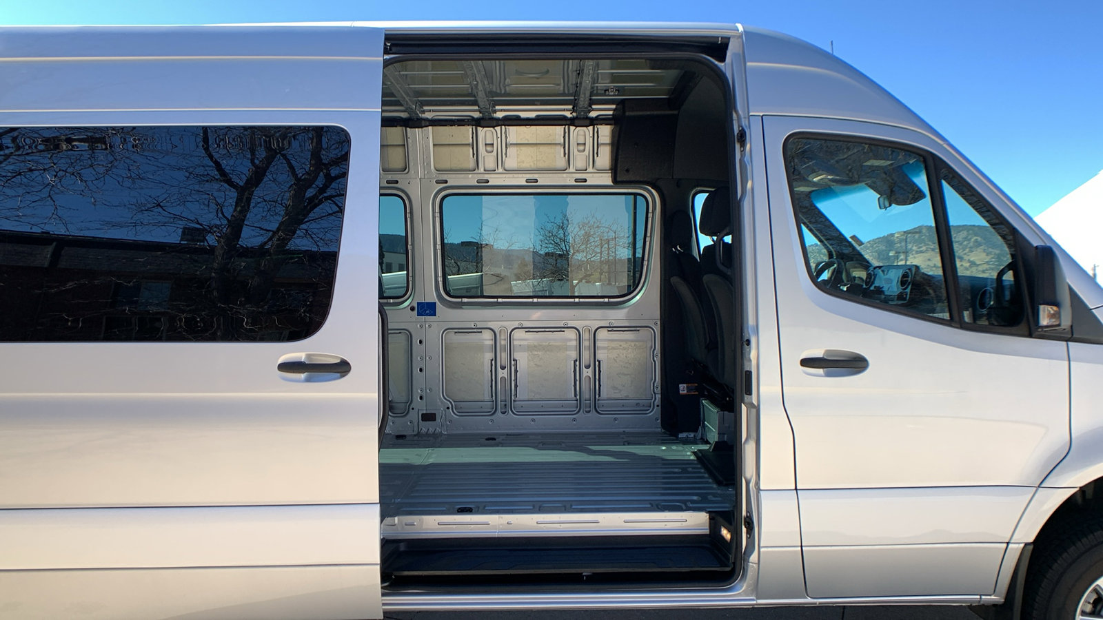 Used 2022 Mercedes-Benz Sprinter 2500 image 19