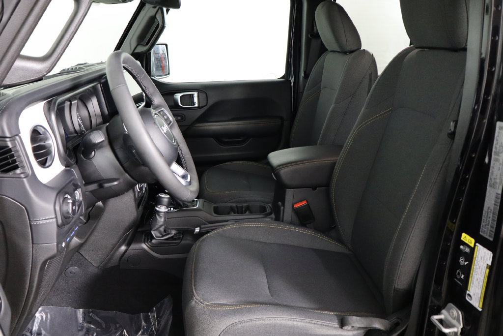 Used 2025 Jeep Wrangler Unlimited Sahara AWD/4WD image 14