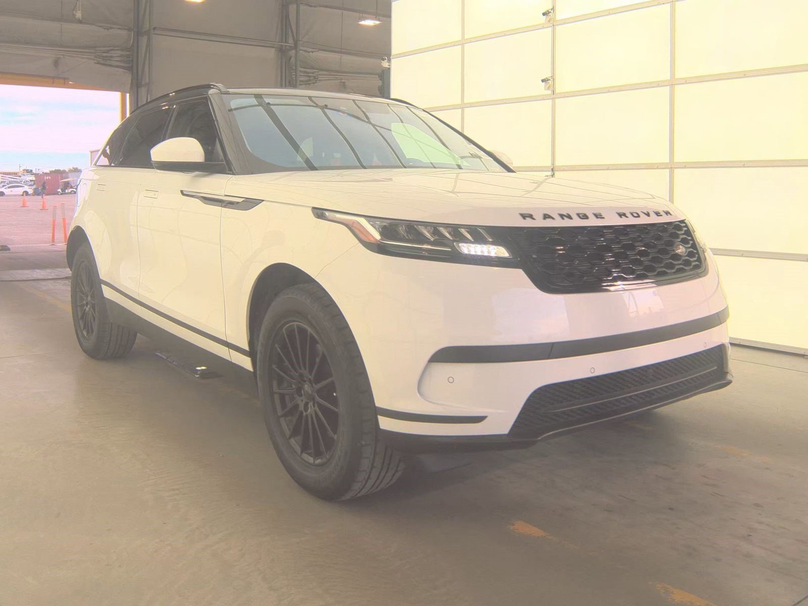 Used 2019 Land Rover Range Rover Velar image 3