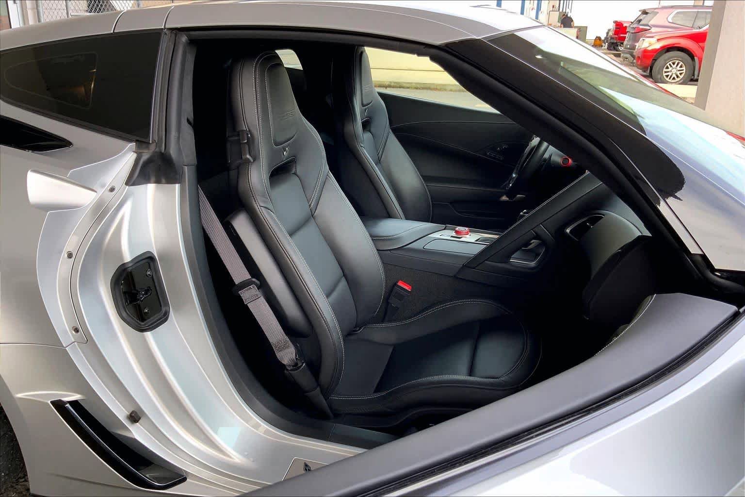 Used 2016 Chevrolet Corvette Z06 w/ 3LZ Preferred Equipment Group RWD image 9