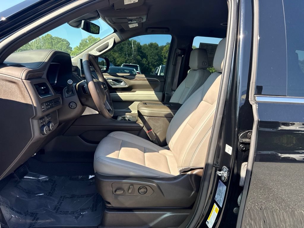 Used 2022 Chevrolet Tahoe LT w/ Luxury Package AWD/4WD image 9