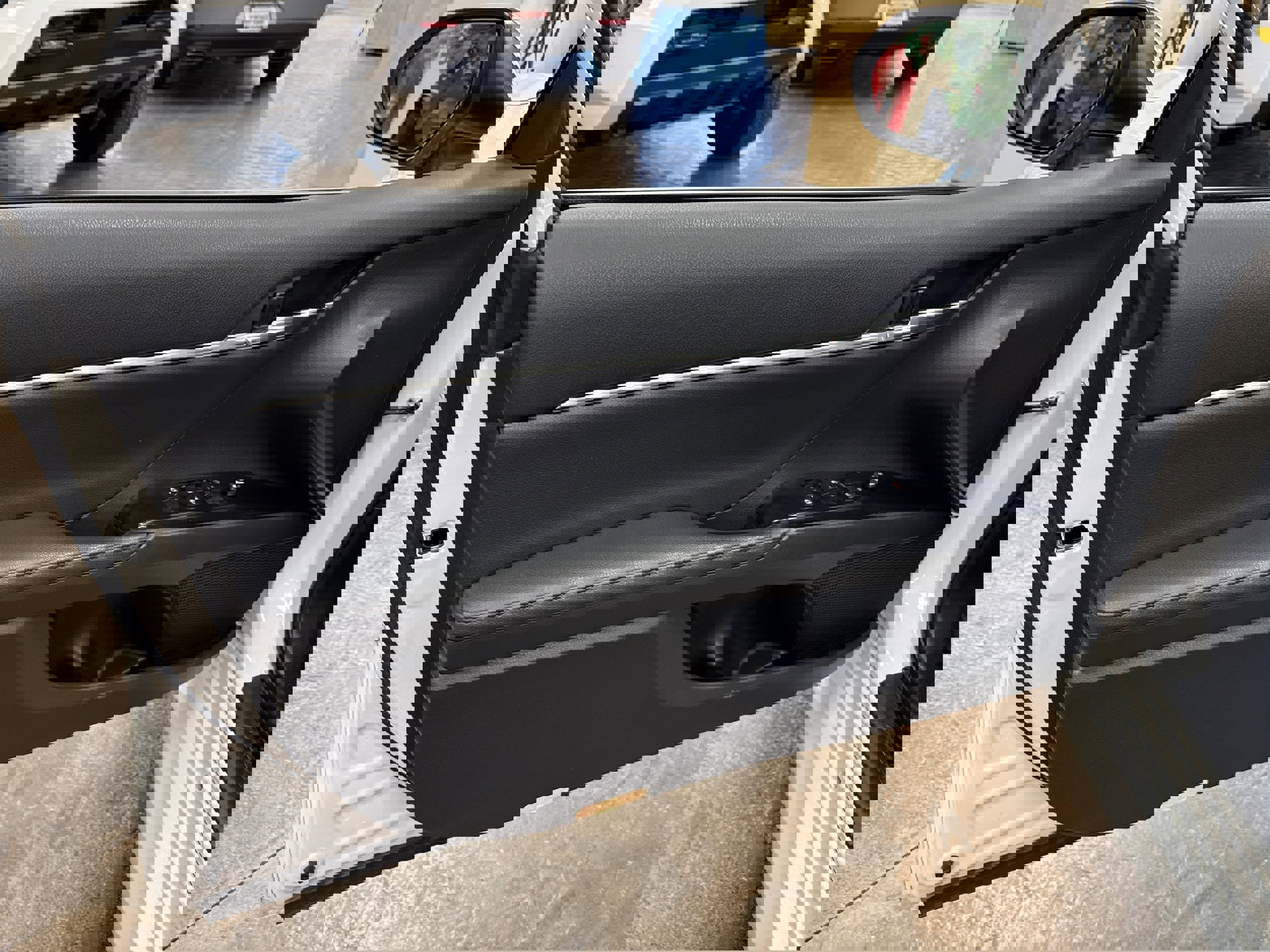 Used 2020 Toyota Camry XLE image 25