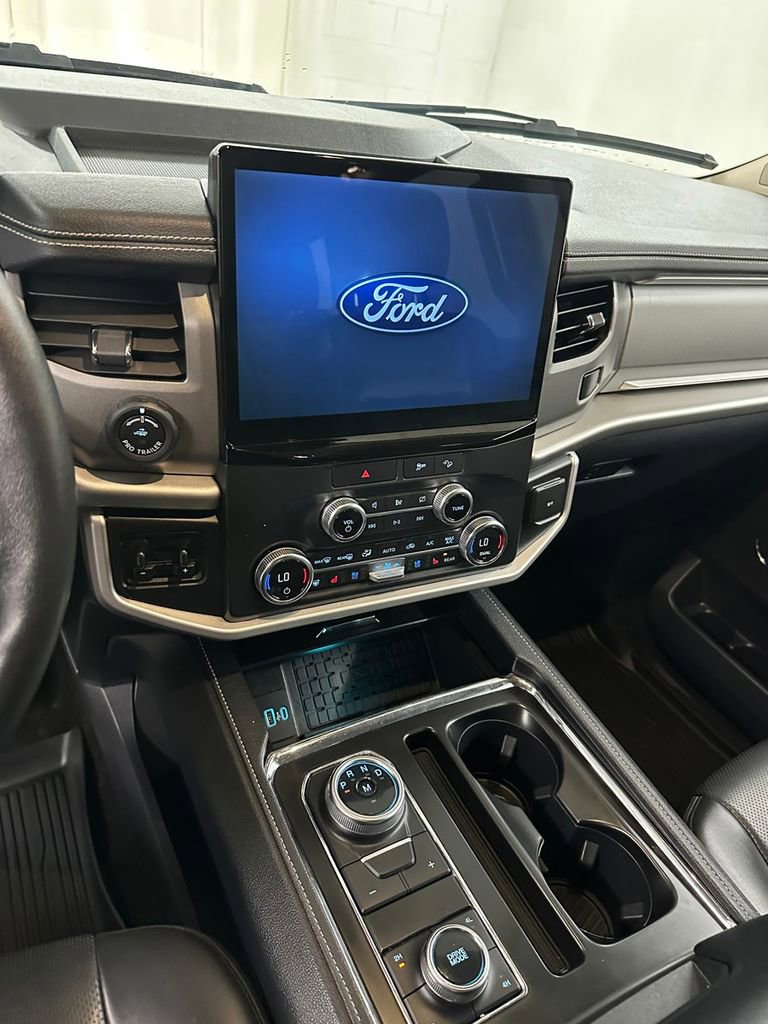 Used 2022 Ford Expedition XLT w/ Equipment Group 202A AWD/4WD image 19
