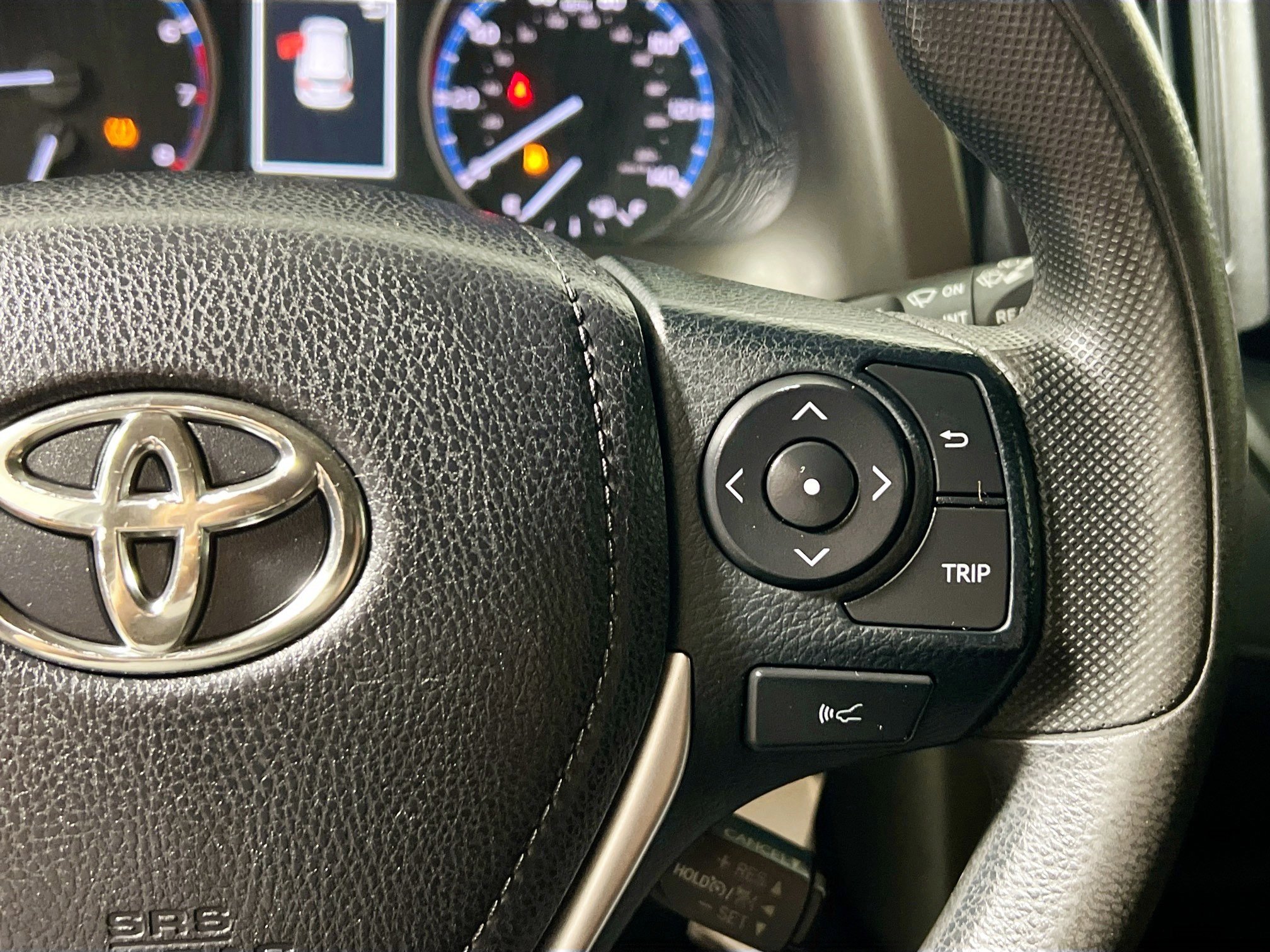 Used 2017 Toyota RAV4 LE image 19