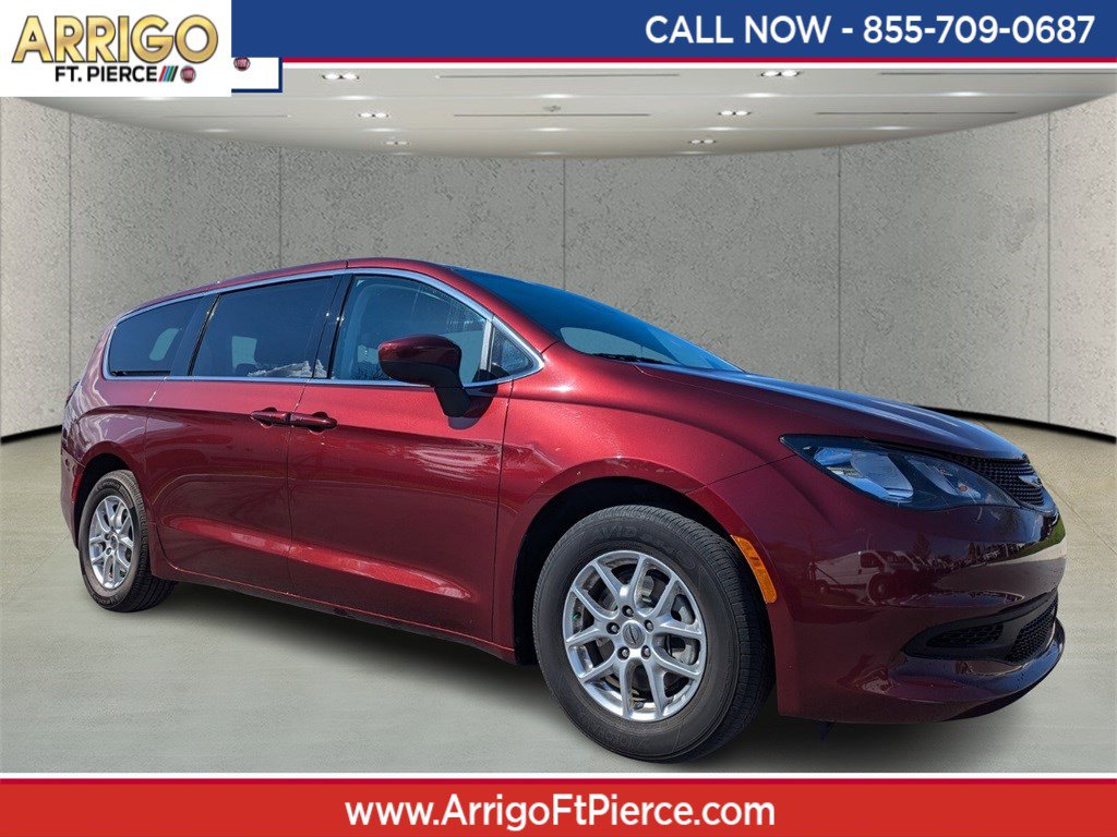 Used 2023 Chrysler Voyager LX image 1