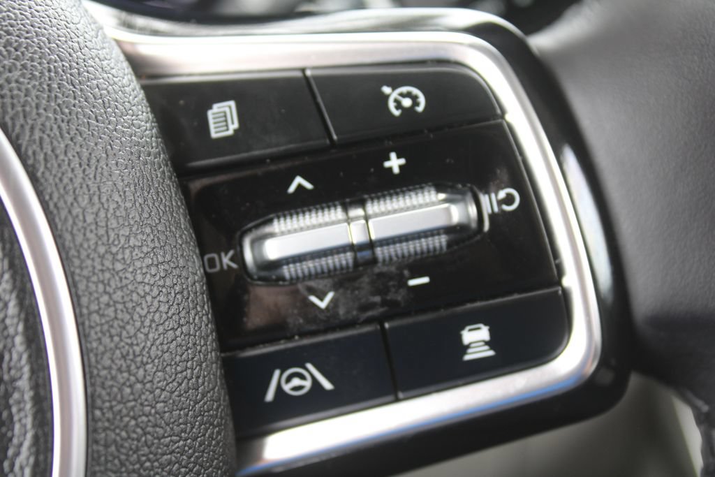 Used 2023 Kia Carnival SX Prestige FWD image 41