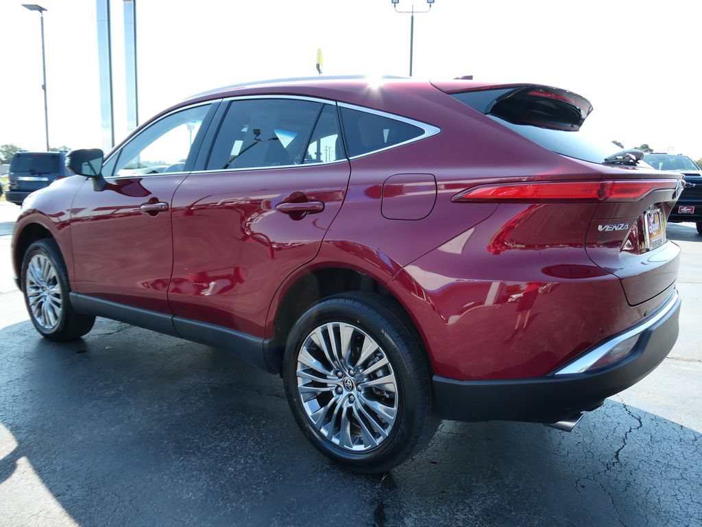 Used 2024 Toyota Venza XLE AWD/4WD image 8
