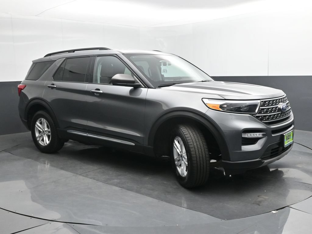 Used 2023 Ford Explorer XLT w/ Equipment Group 202A AWD/4WD image 34