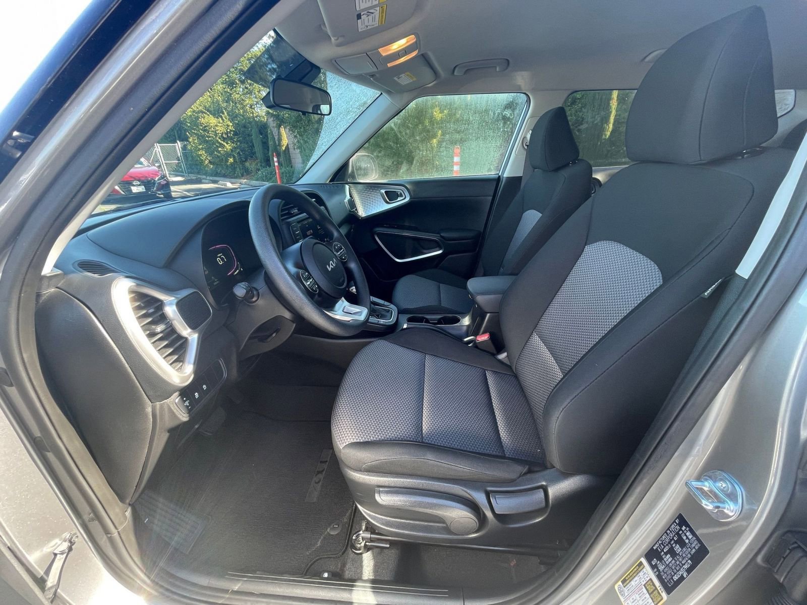 Used 2025 Kia Soul LX w/ LX Technology Package FWD image 24