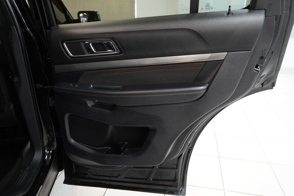 Used 2018 Ford Explorer Sport w/ Equipment Group 401A AWD/4WD image 30