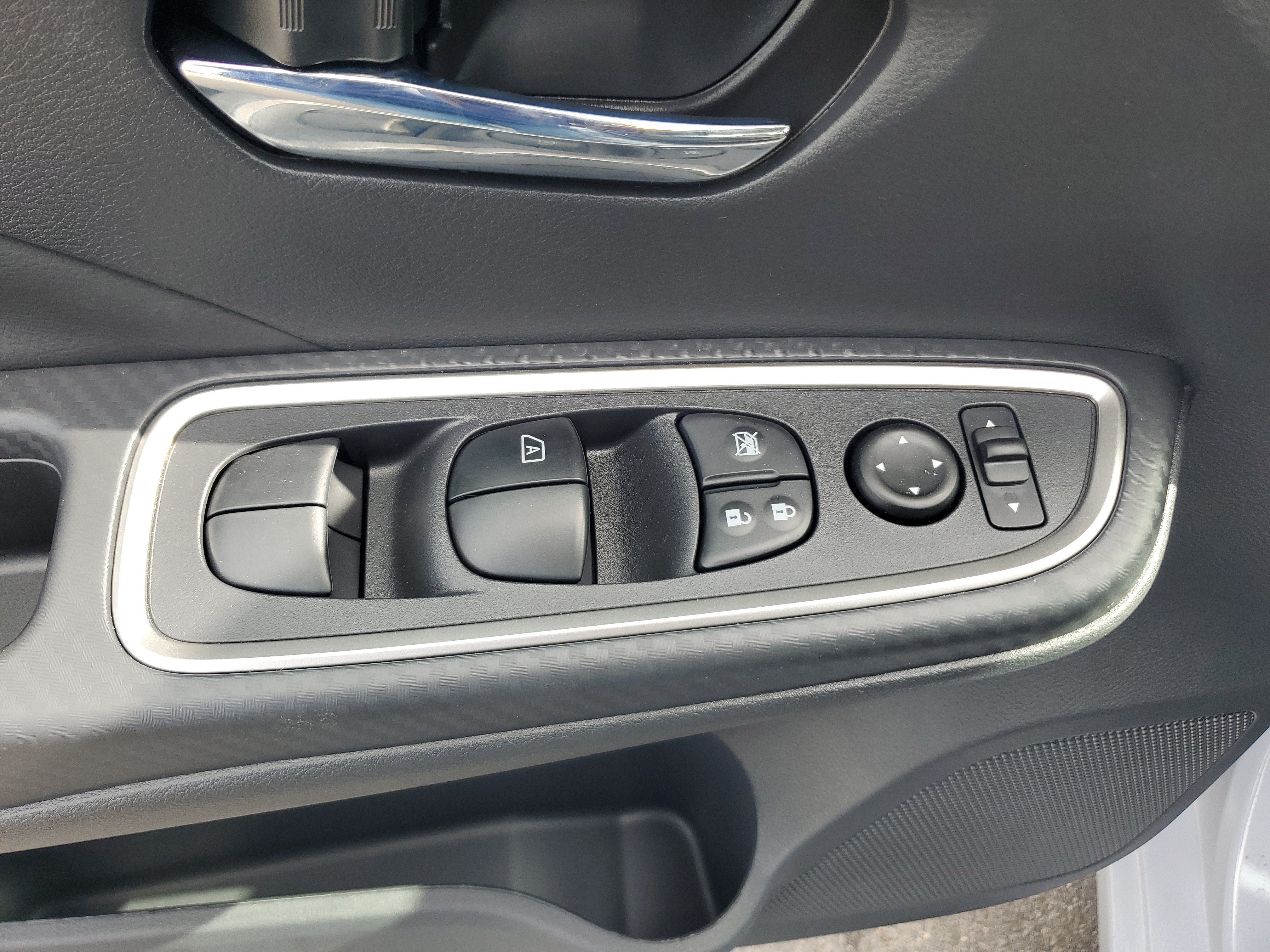Used 2025 Nissan Versa SR w/ Trunk Package FWD image 22