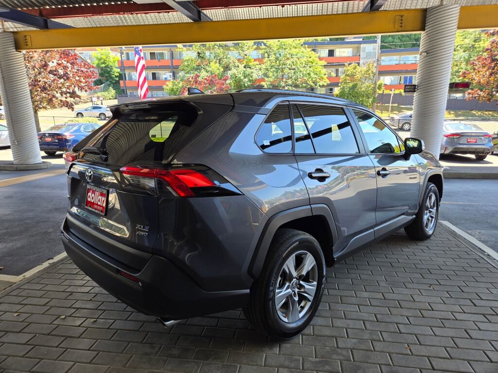 Used 2024 Toyota RAV4 XLE w/ Convenience Package image 5