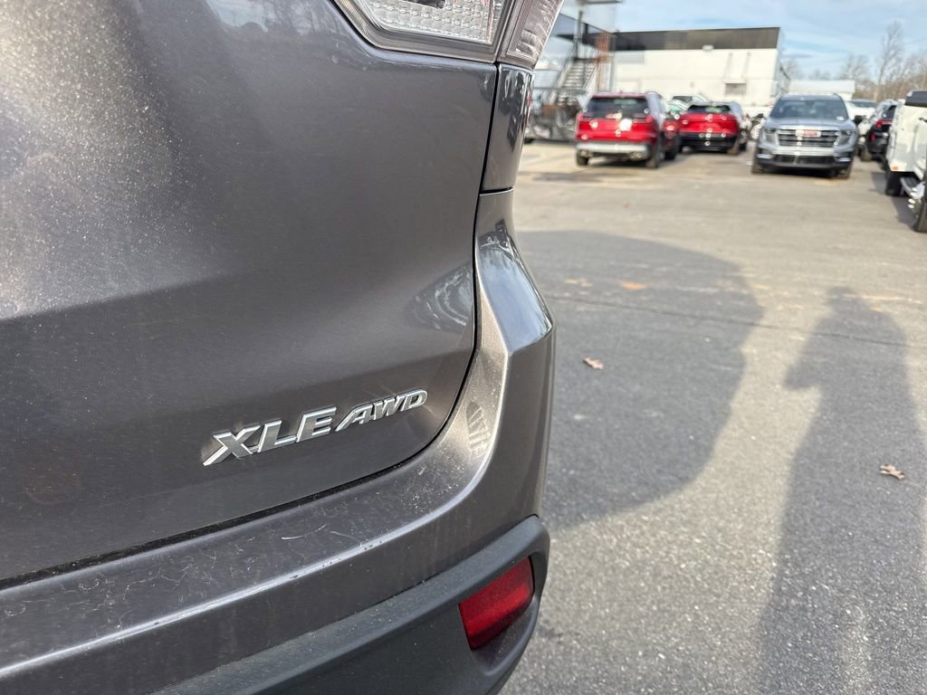 Used 2019 Toyota Highlander XLE image 34