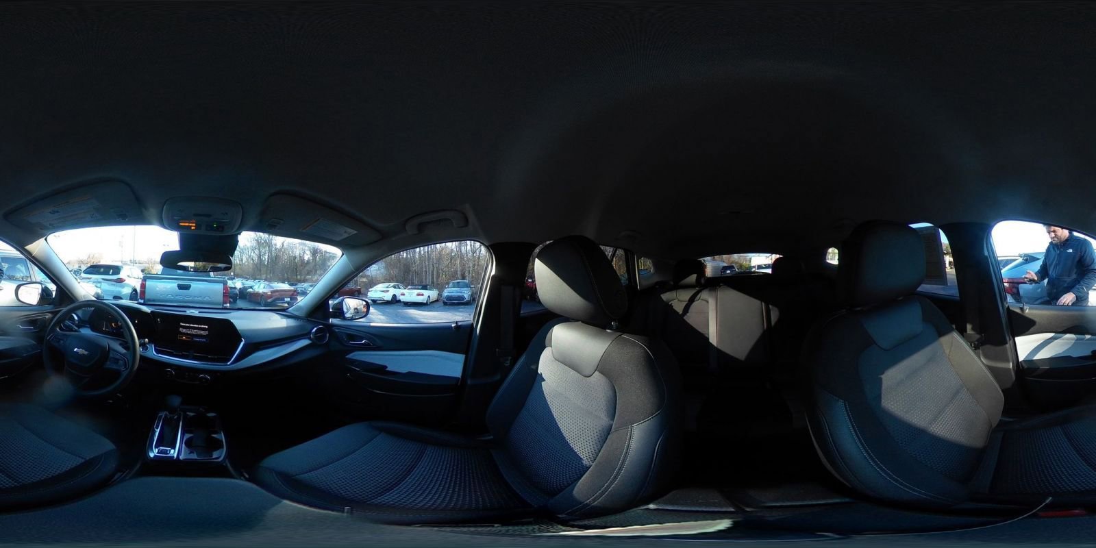 Used 2025 Chevrolet Trax LT image 36