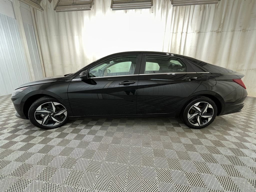 Used 2023 Hyundai Elantra Limited w/ Preferred Accessory Package FWD image 15