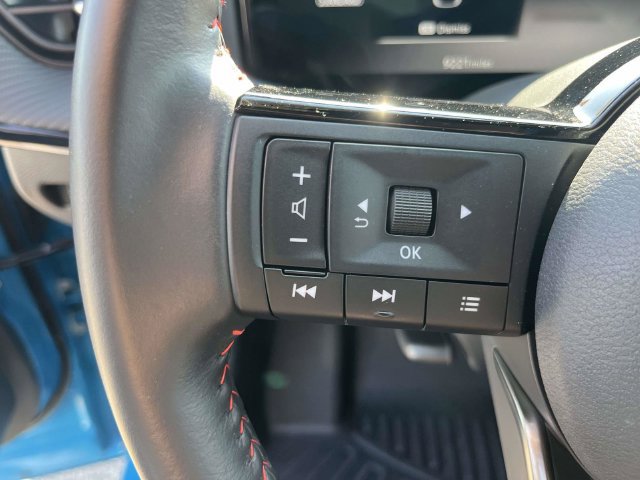 Used 2025 Nissan Kicks SR FWD image 23