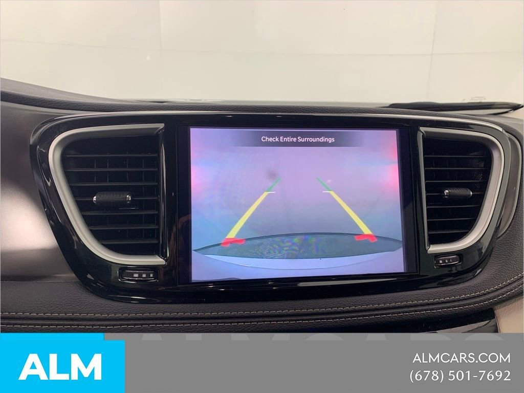 Used 2024 Chrysler Pacifica Select image 28