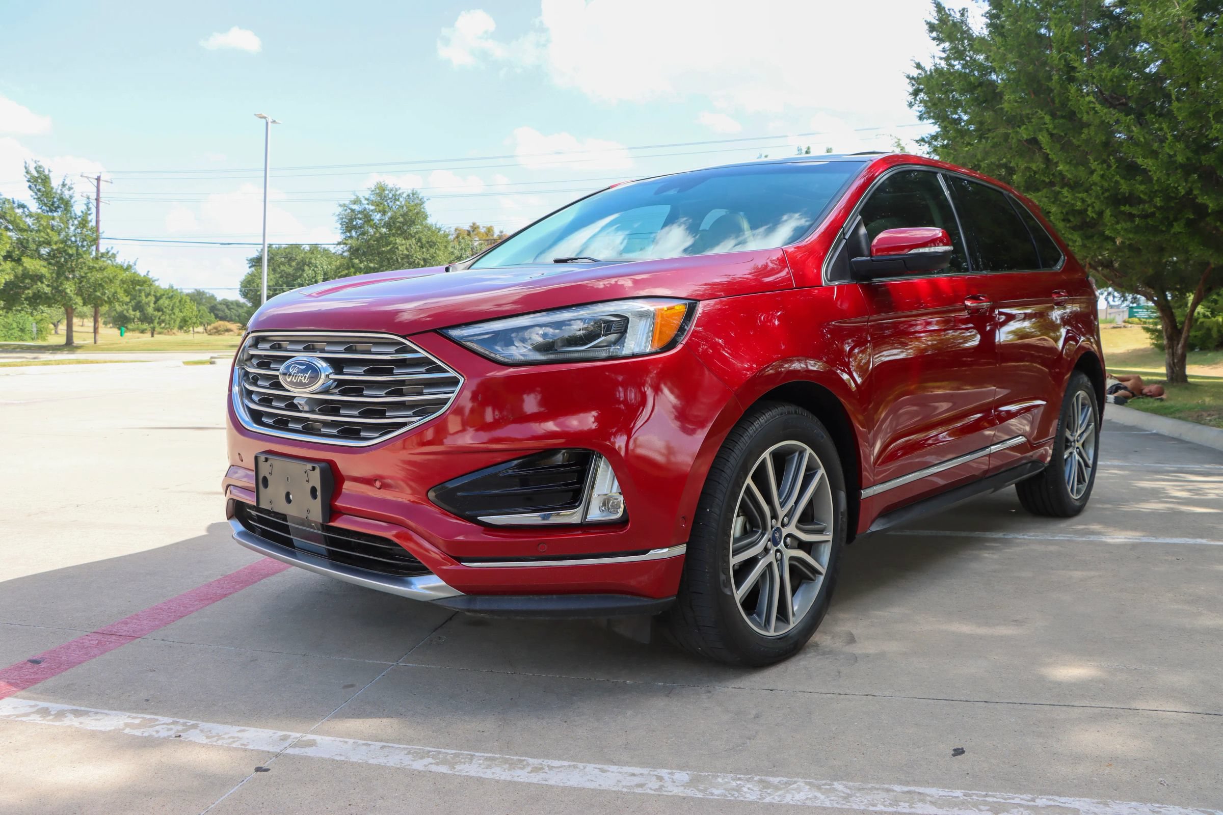 Used 2019 Ford Edge Titanium w/ Equipment Group 301A FWD image 3