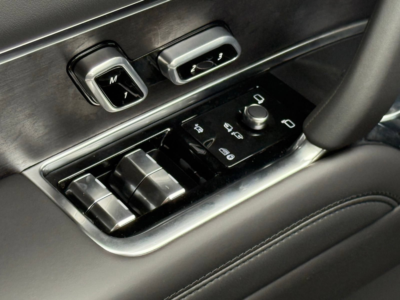 New 2025 Land Rover Range Rover SE AWD/4WD image 38