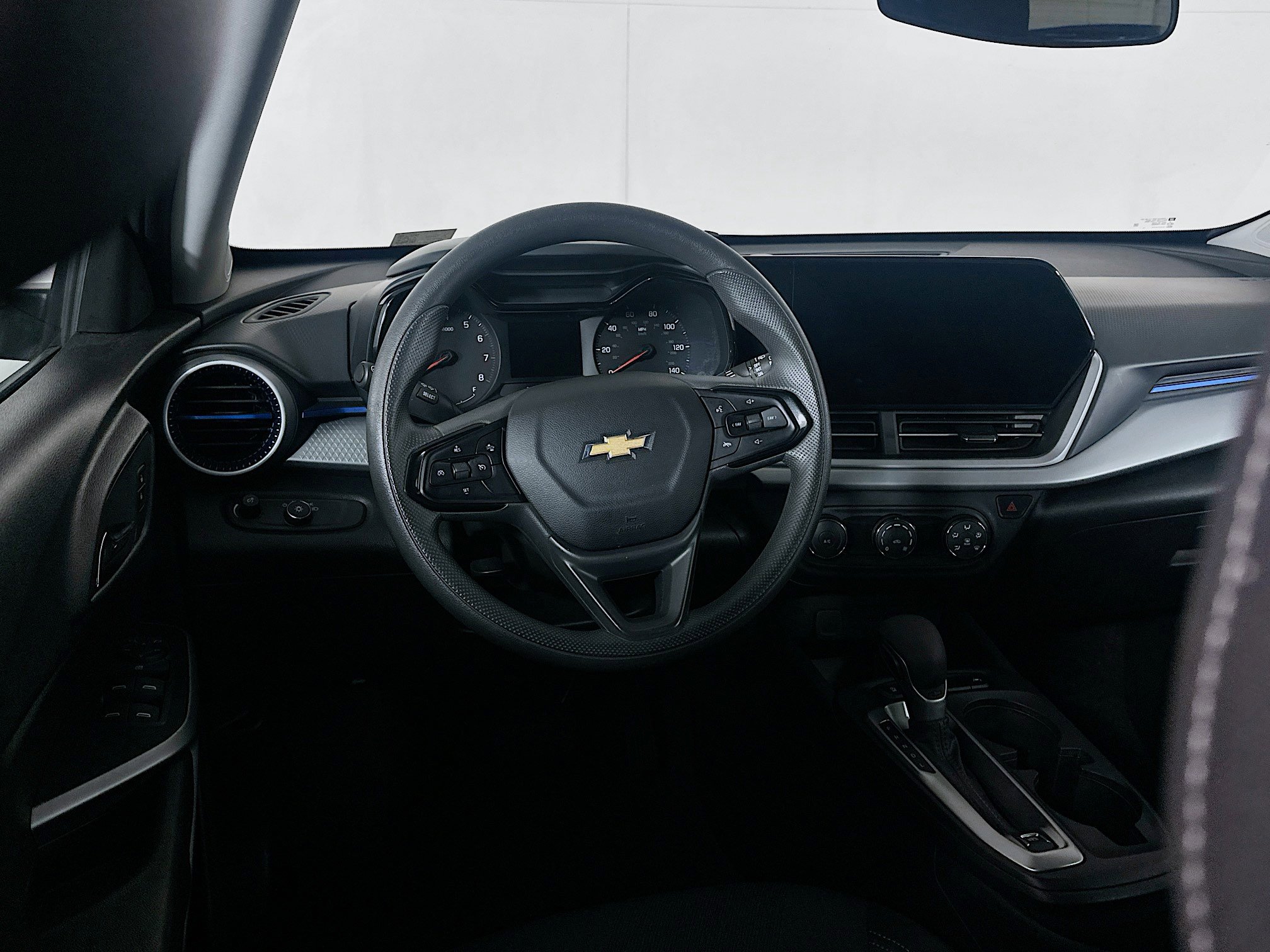 Used 2025 Chevrolet Trax LS FWD image 18