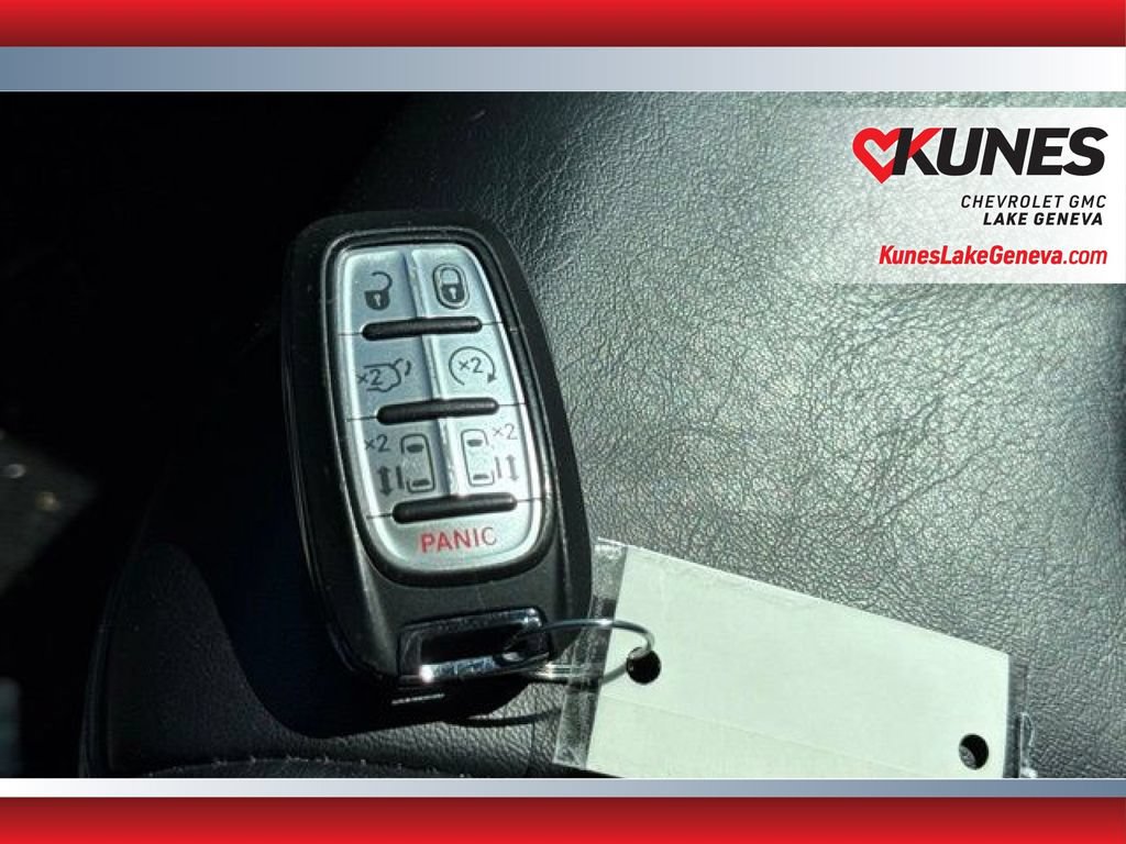 Used 2023 Chrysler Pacifica Touring-L FWD image 25