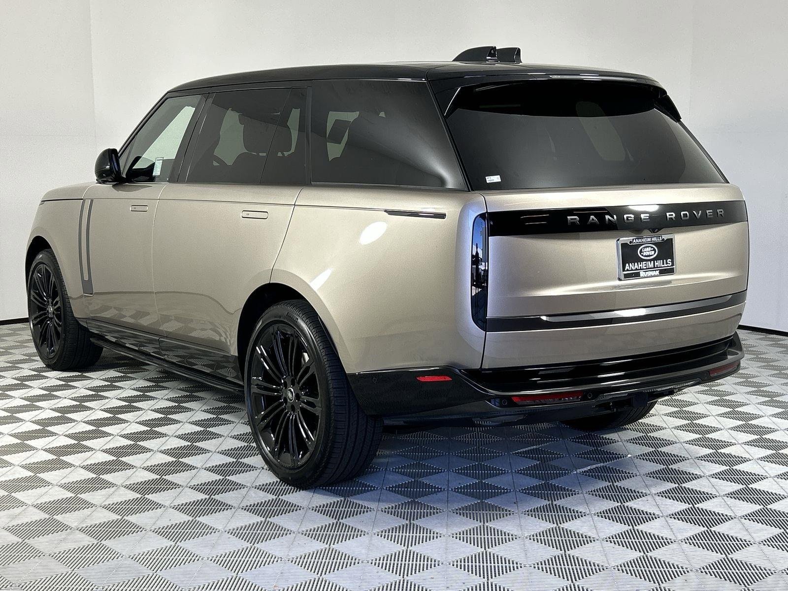 New 2025 Land Rover Range Rover Long Wheelbase SE image 3