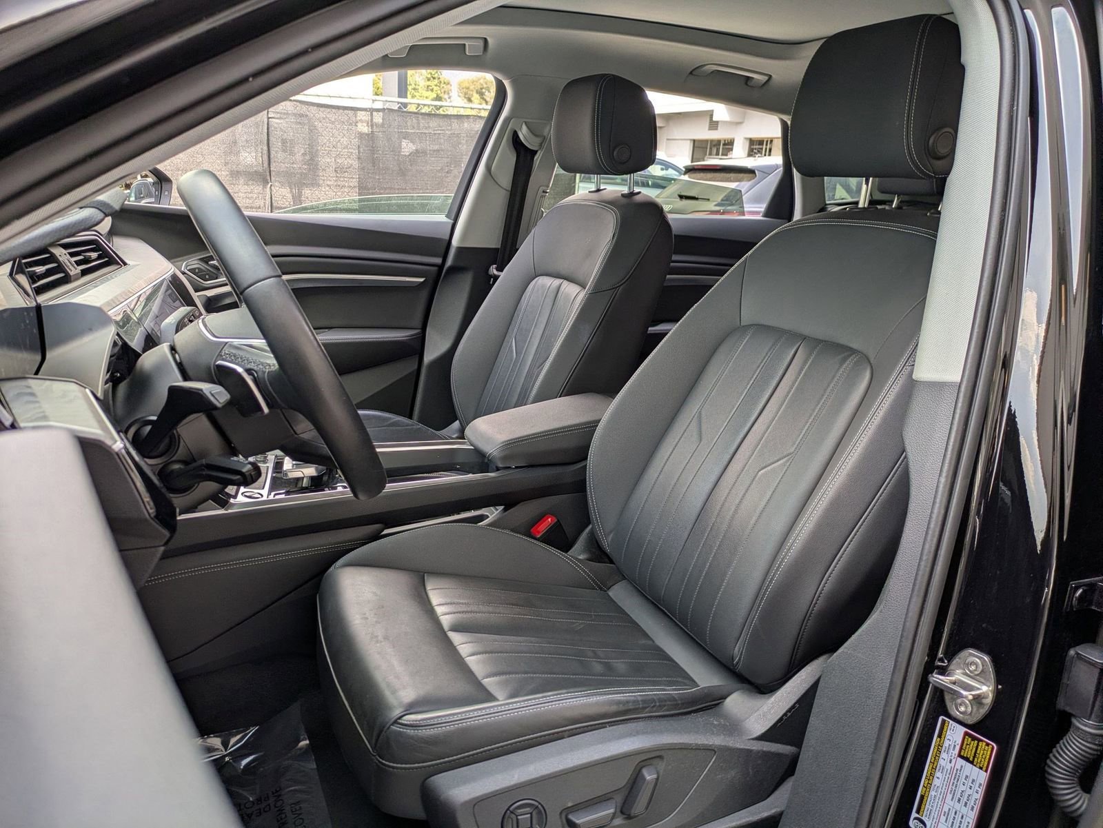 Used 2022 Audi e-tron Premium image 30