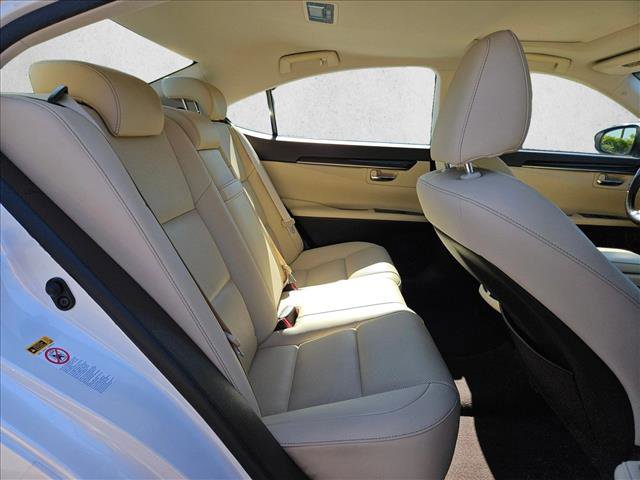 Used 2016 Lexus ES 350 w/ Navigation System Package FWD image 18