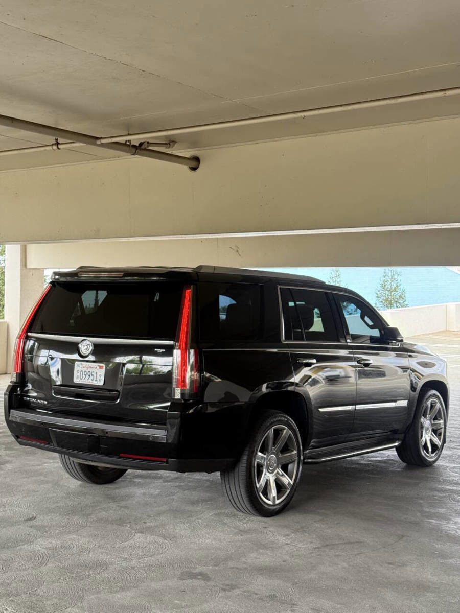 Used 2015 Cadillac Escalade Luxury AWD/4WD image 34