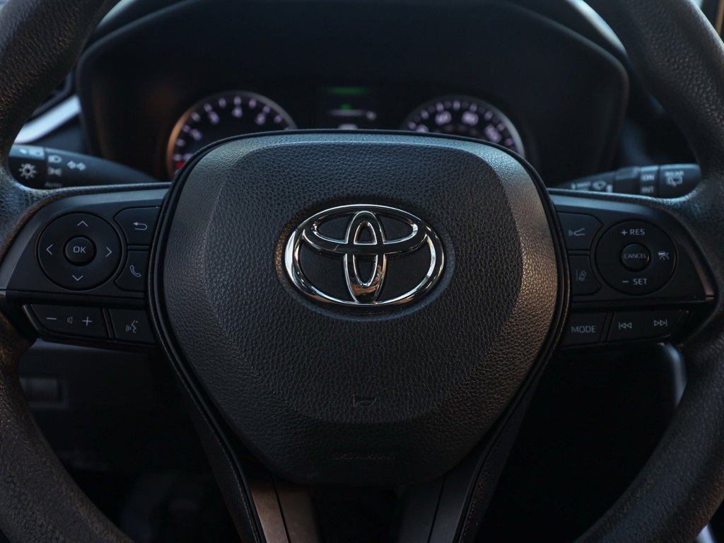 Used 2022 Toyota RAV4 XLE image 25