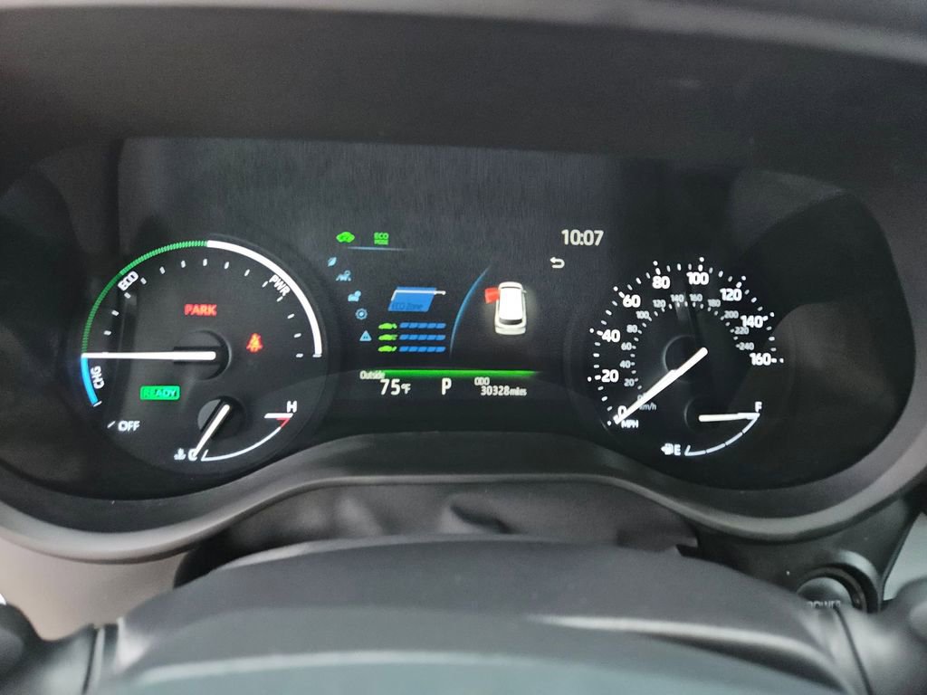 Used 2025 Toyota Sienna LE image 19