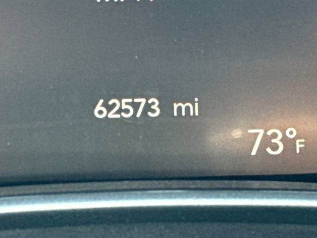 Used 2023 Chrysler Pacifica Touring-L image 16