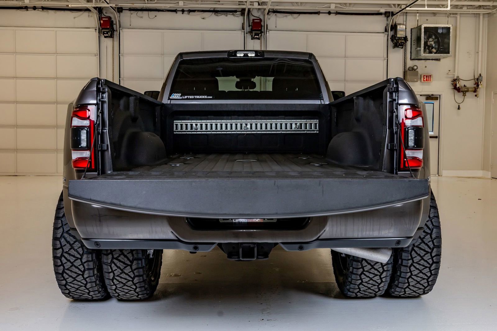 Used 2024 RAM 3500 Lone Star w/ Night Edition image 9