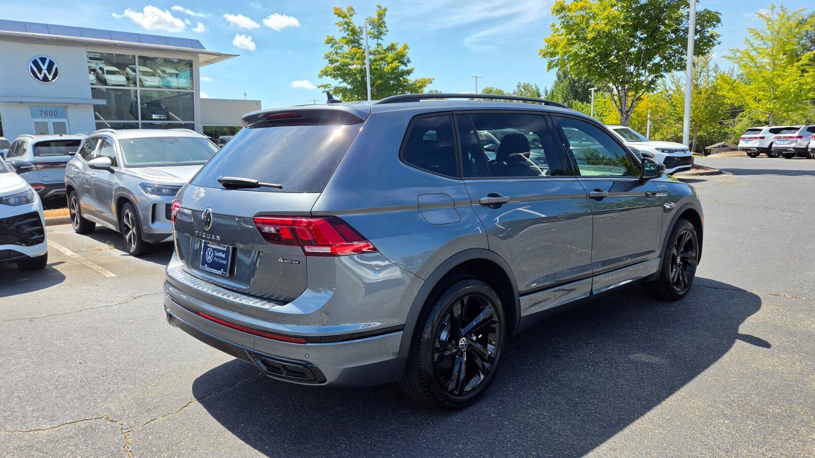 Used 2023 Volkswagen Tiguan SE R-Line AWD/4WD image 4