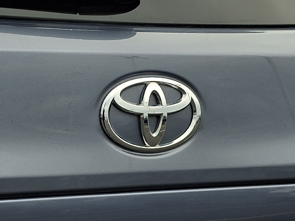 Used 2022 Toyota Corolla Cross XLE w/ Convenience Package AWD/4WD image 32