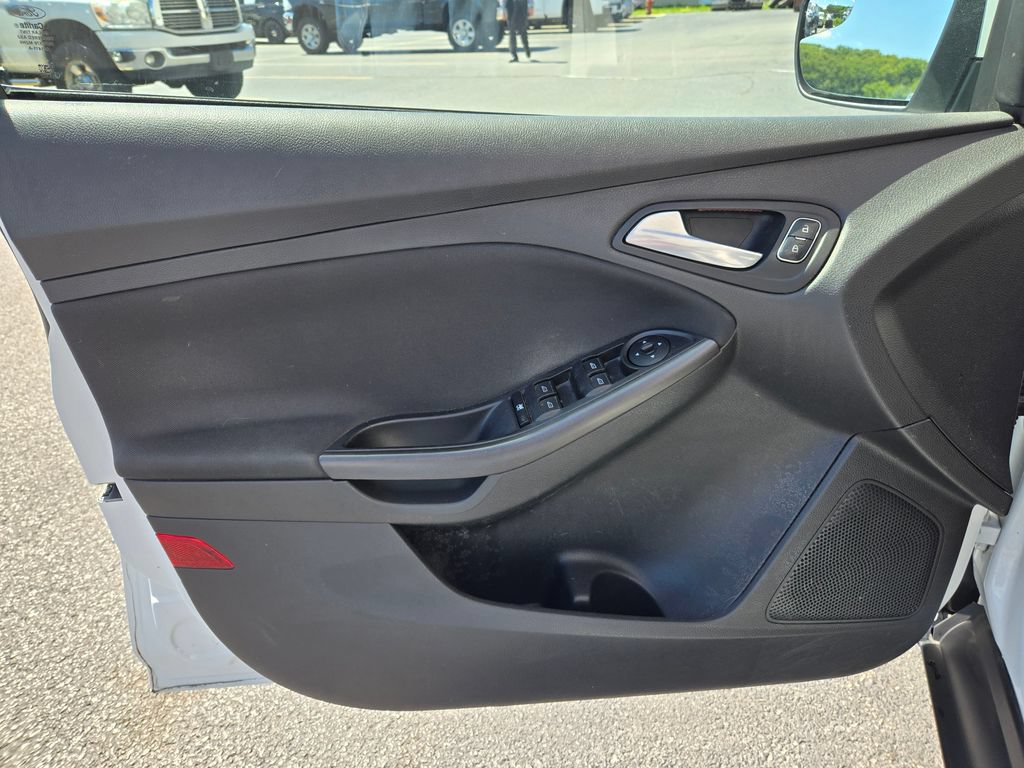 Used 2017 Ford Focus SEL FWD image 11