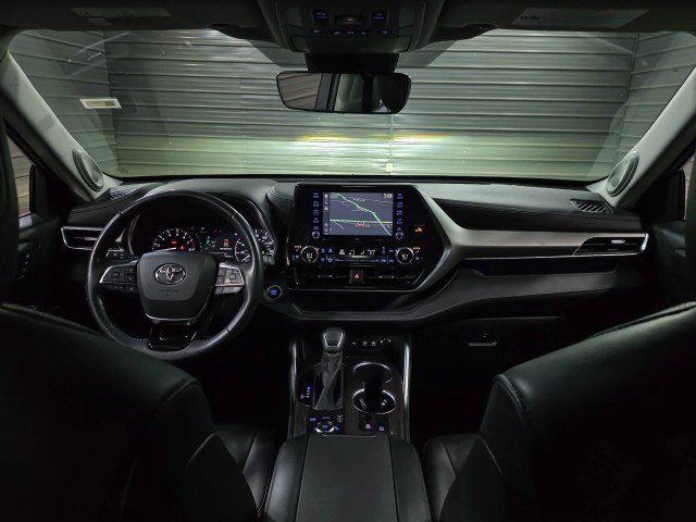 Used 2020 Toyota Highlander Limited image 11