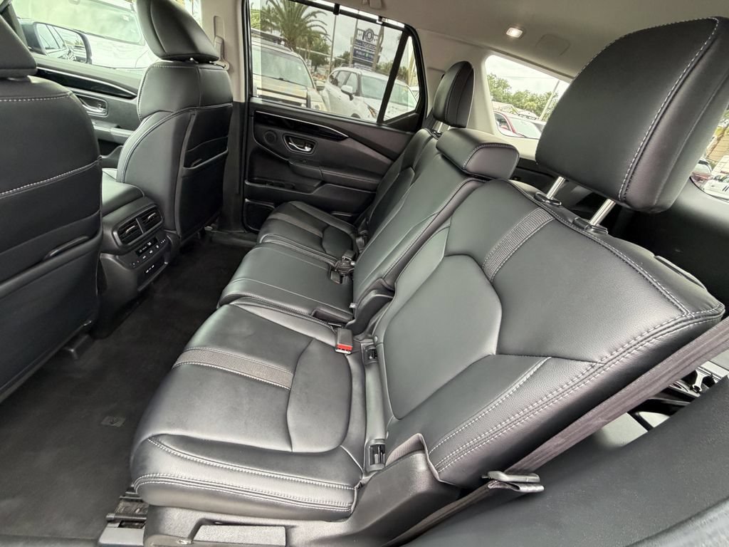 Used 2025 Honda Pilot Touring image 13