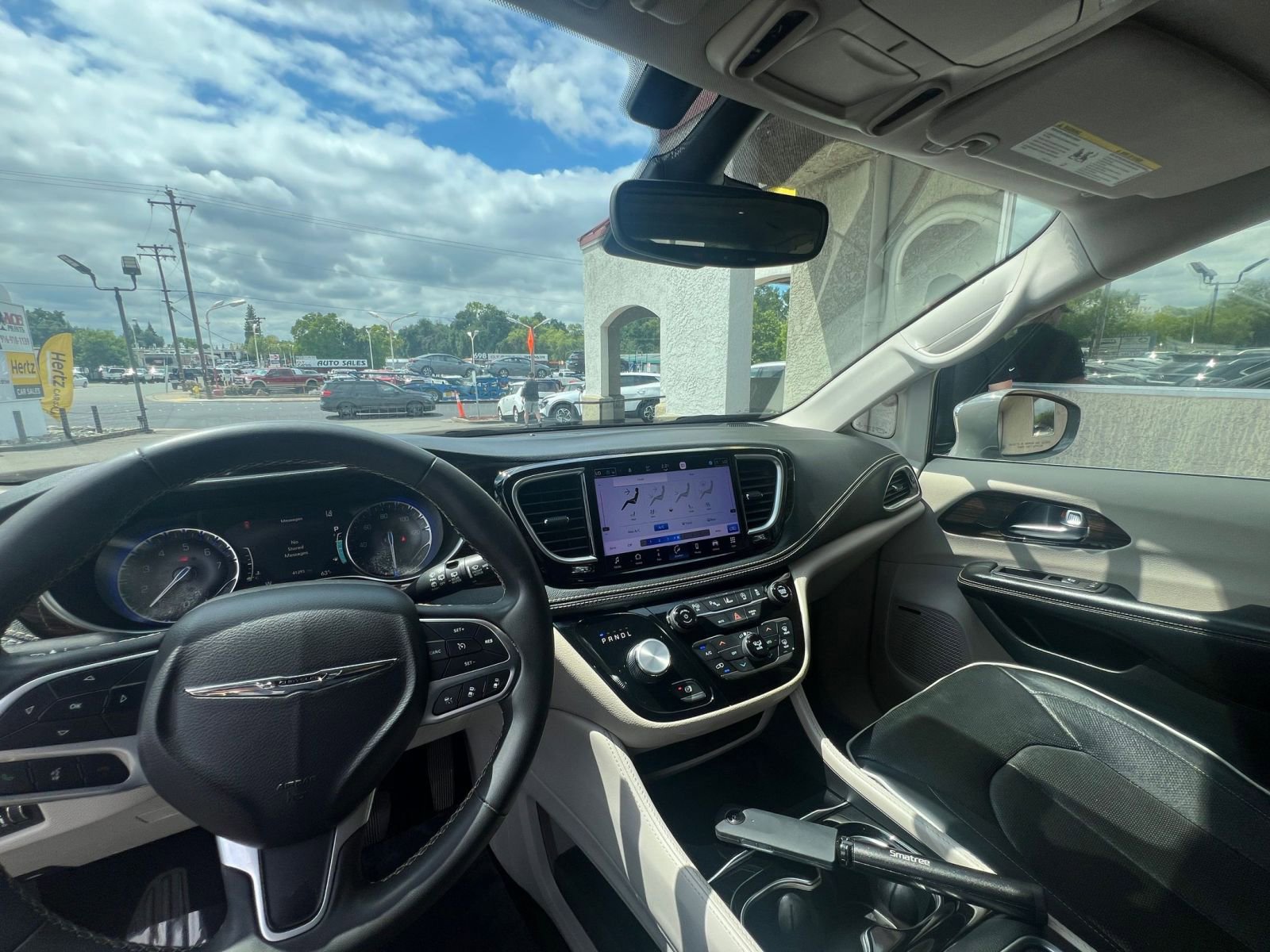 Used 2022 Chrysler Pacifica Limited FWD image 38