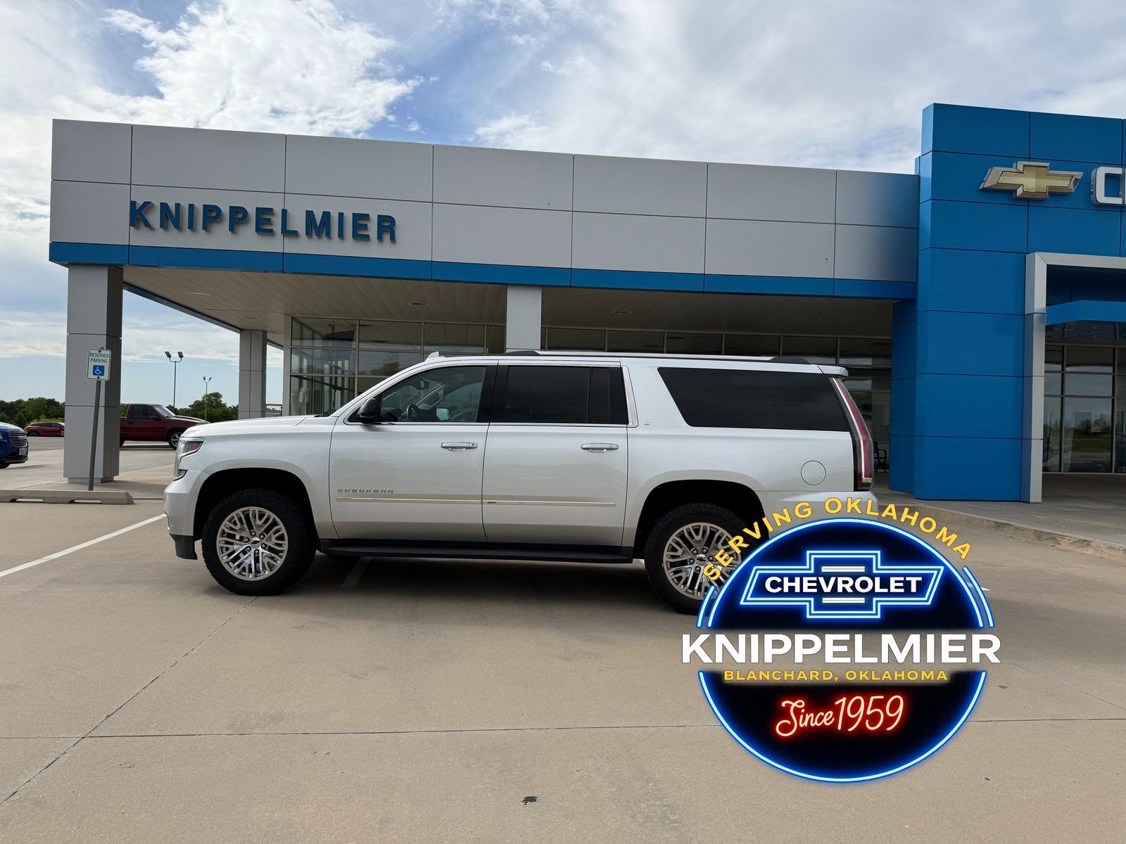 Used 2019 Chevrolet Suburban LT image 1