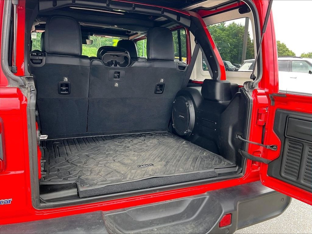 Used 2025 Jeep Wrangler Unlimited Sahara AWD/4WD image 35