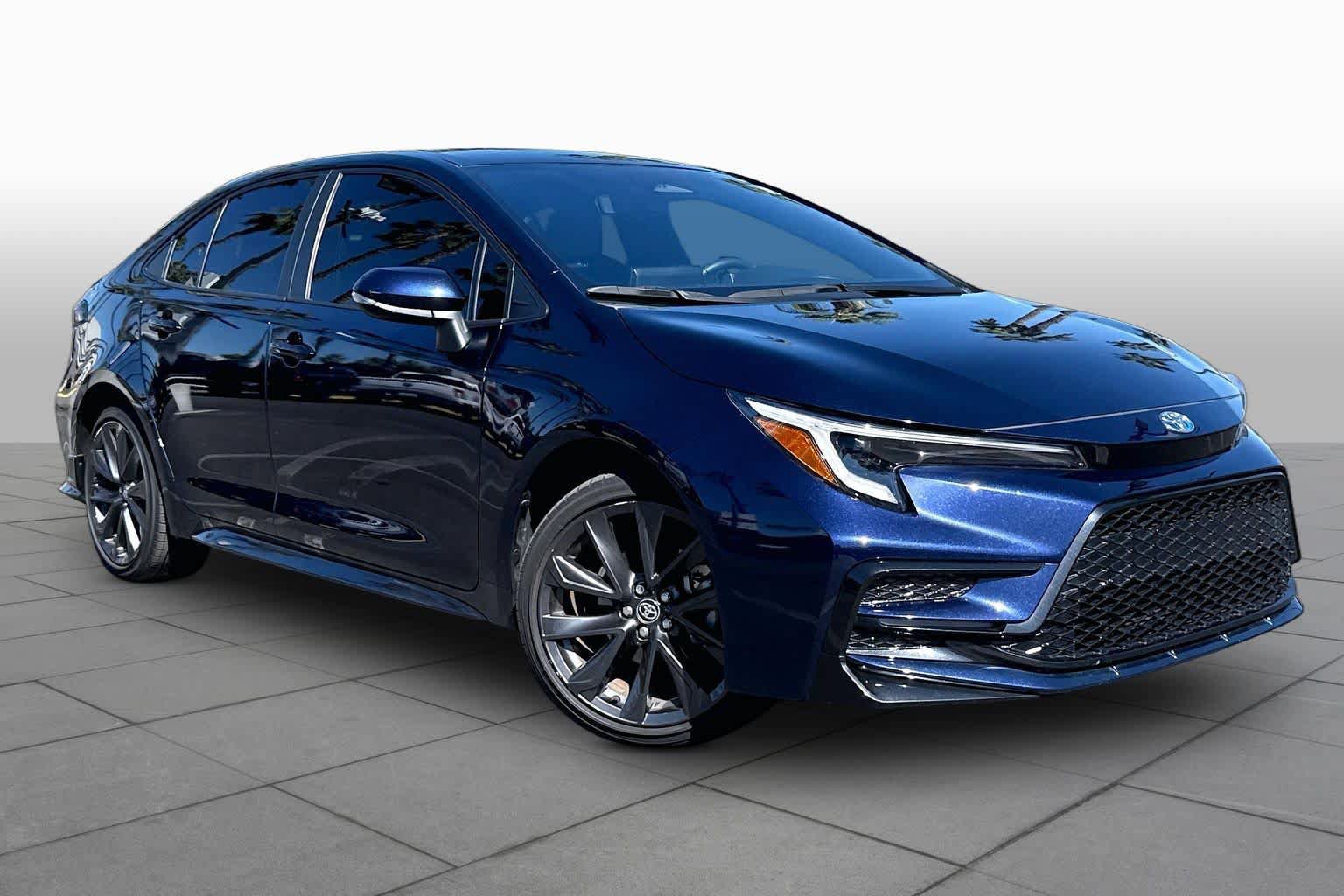 Used 2025 Toyota Corolla SE FWD image 2