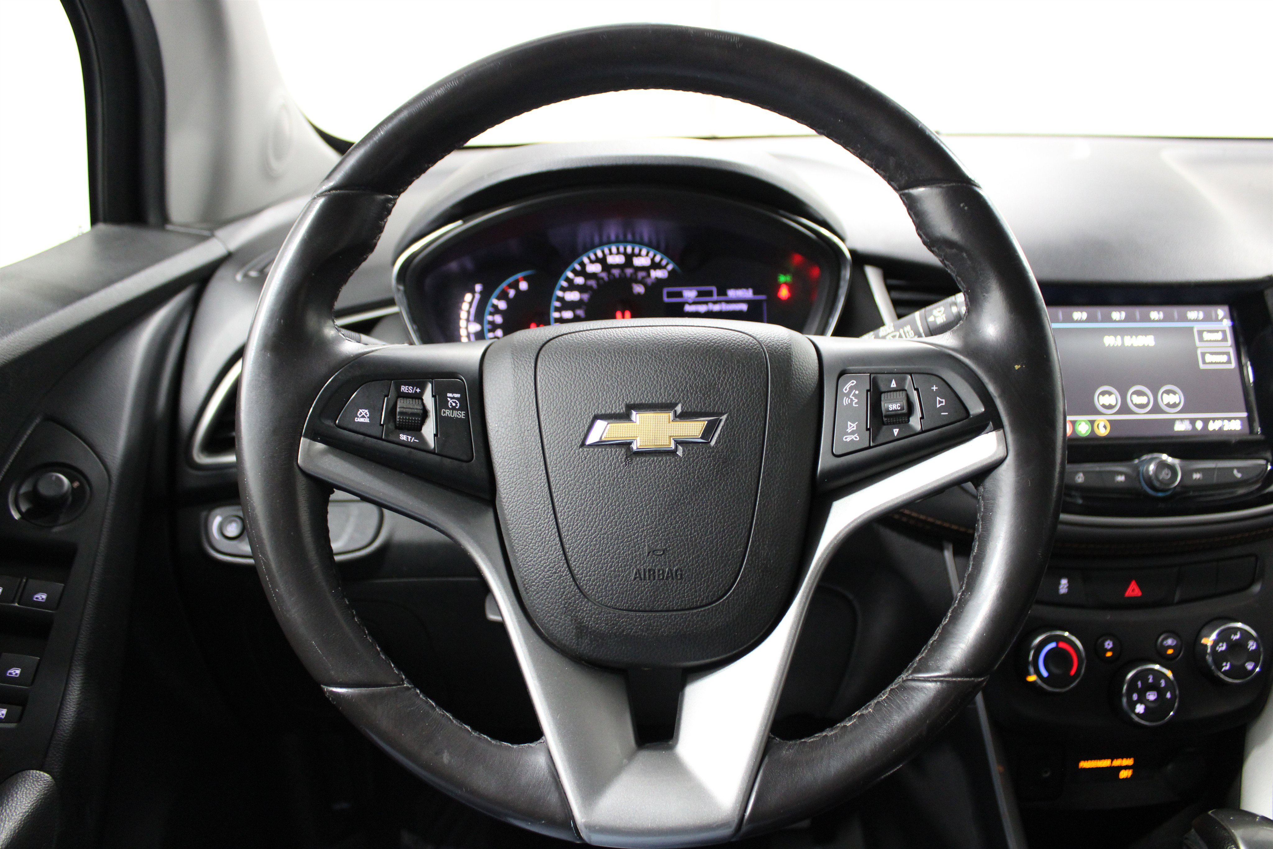 Used 2019 Chevrolet Trax LT w/ LT Convenience Package FWD image 8