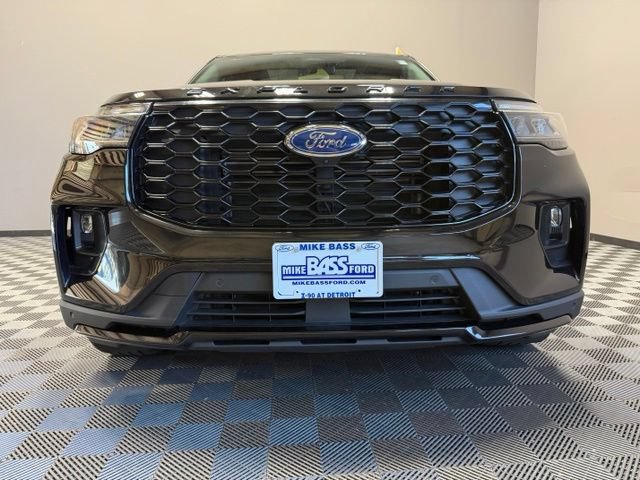 Used 2025 Ford Explorer ST-Line w/ Premium Package AWD/4WD image 3