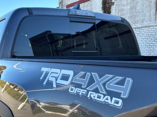 Used 2020 Toyota Tacoma TRD Off-Road w/ Technology Package AWD/4WD image 8