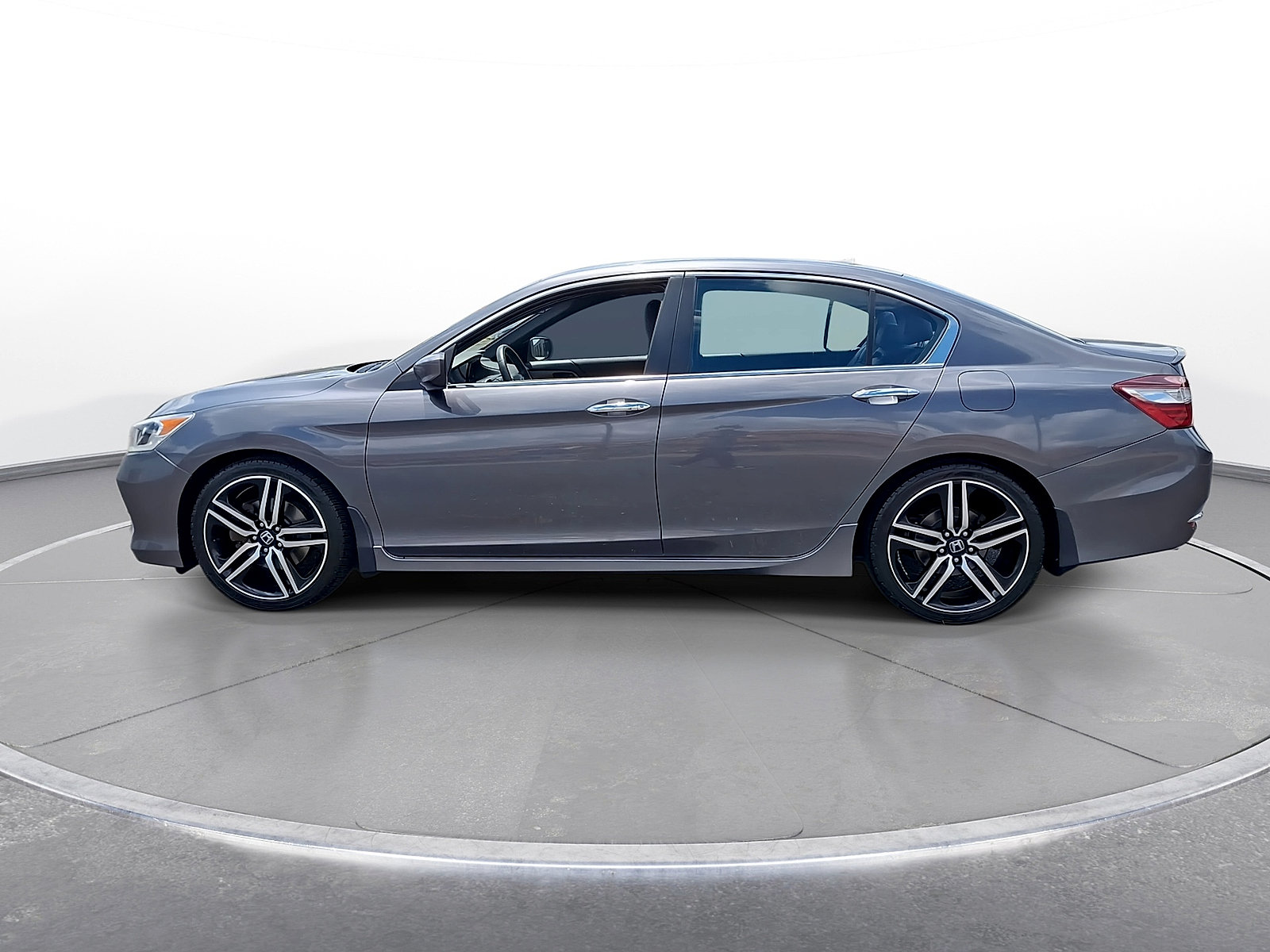 Used 2017 Honda Accord Sport image 5