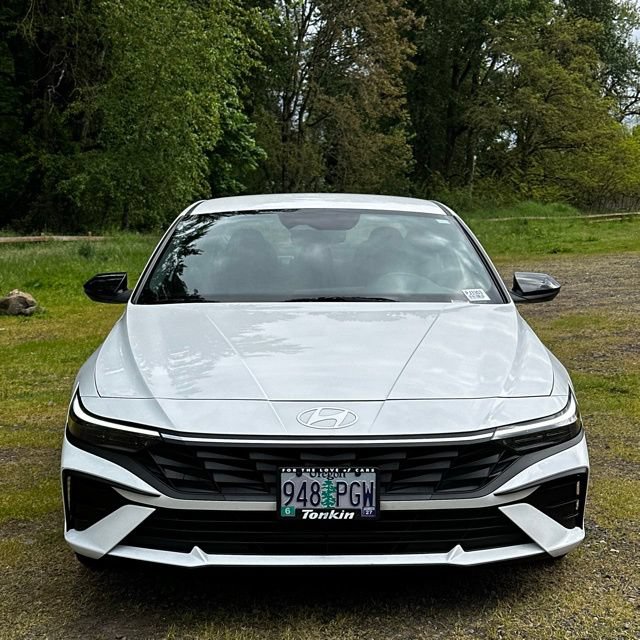 Certified 2025 Hyundai Elantra Sport FWD image 3